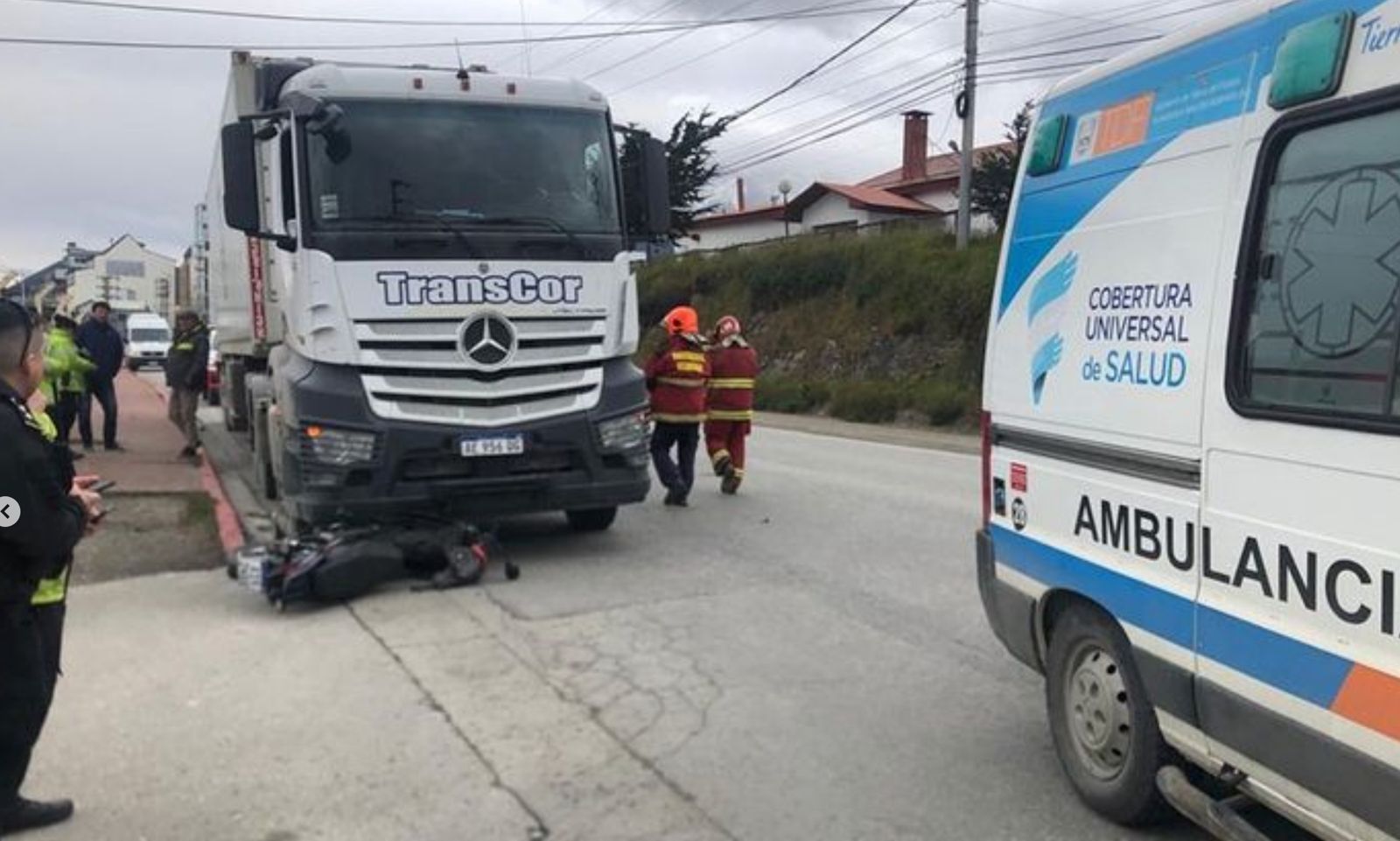 Motociclista Sufre Fracturas Al Colisionar Con Un Cami N Diario