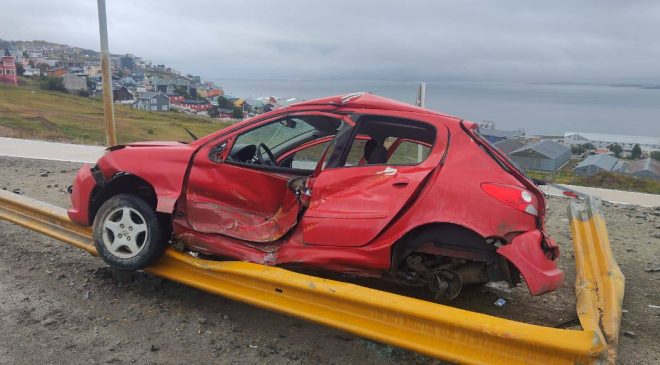 Se salvó de milagro un joven que chocó contra un guardarrail