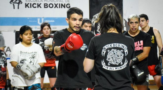 Más de 130 alumnos participaron del seminario de kickboxing que brindó Tomas “Chacal” Aguirre