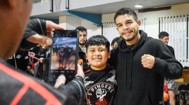 Más de 130 alumnos participaron del seminario de kickboxing que brindó Tomas “Chacal” Aguirre