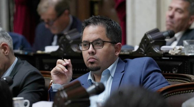 El titular de AREF cuestionó a dos diputados fueguinos “por ignorar lo que votan”