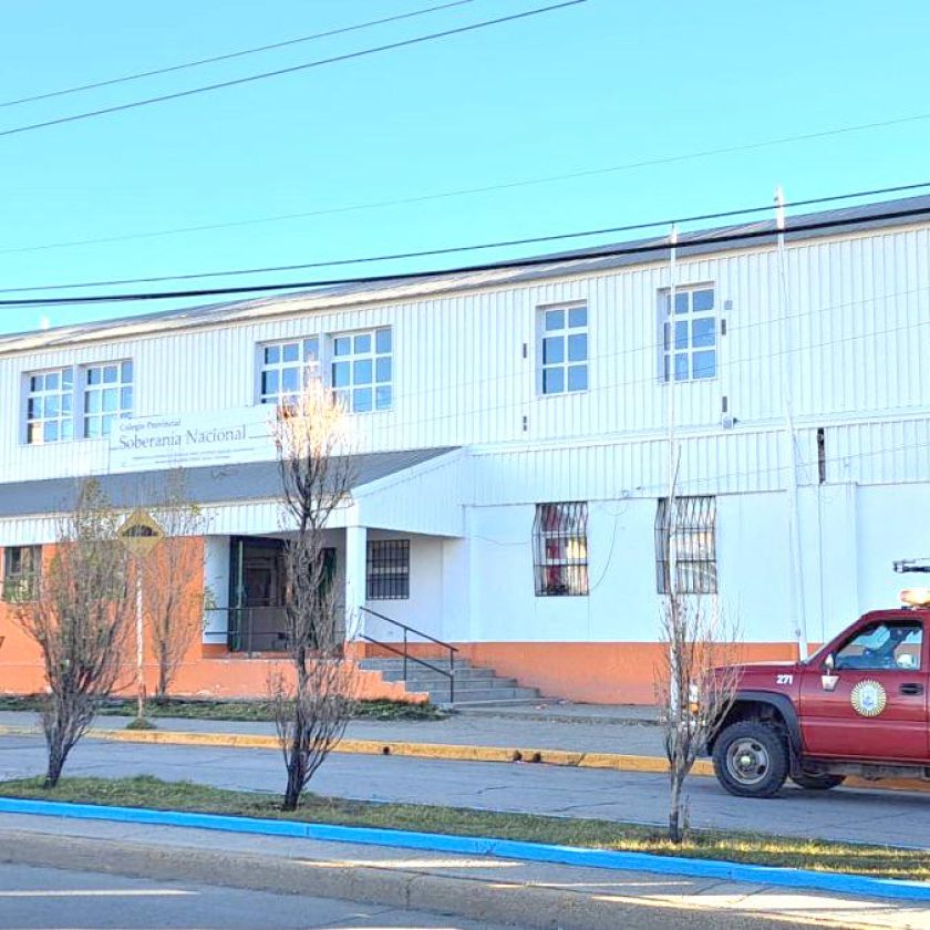 Evacúan colegio secundario por falsa amenaza de bomba