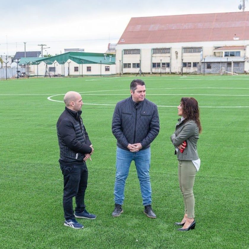 La cancha municipal de césped sintético ingresa en su etapa final