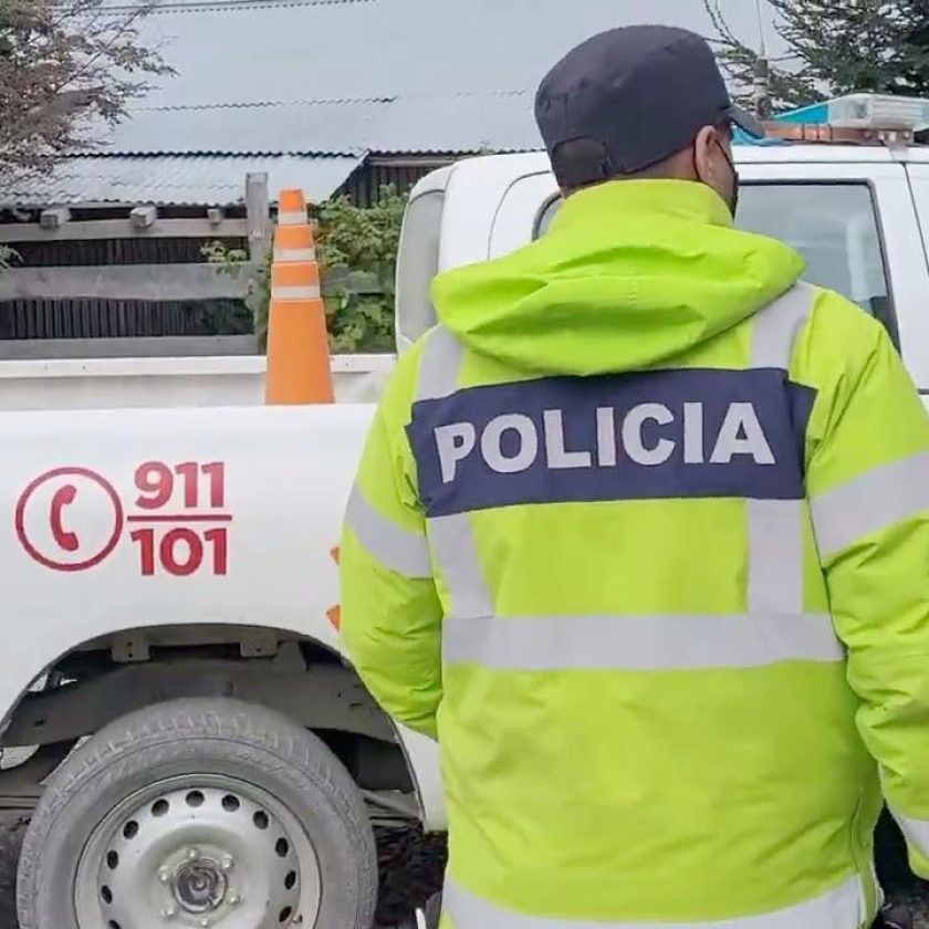 Movilizó a la Policía porque creyó que le habían robado el auto: se olvidó que lo había estacionado en la esquina