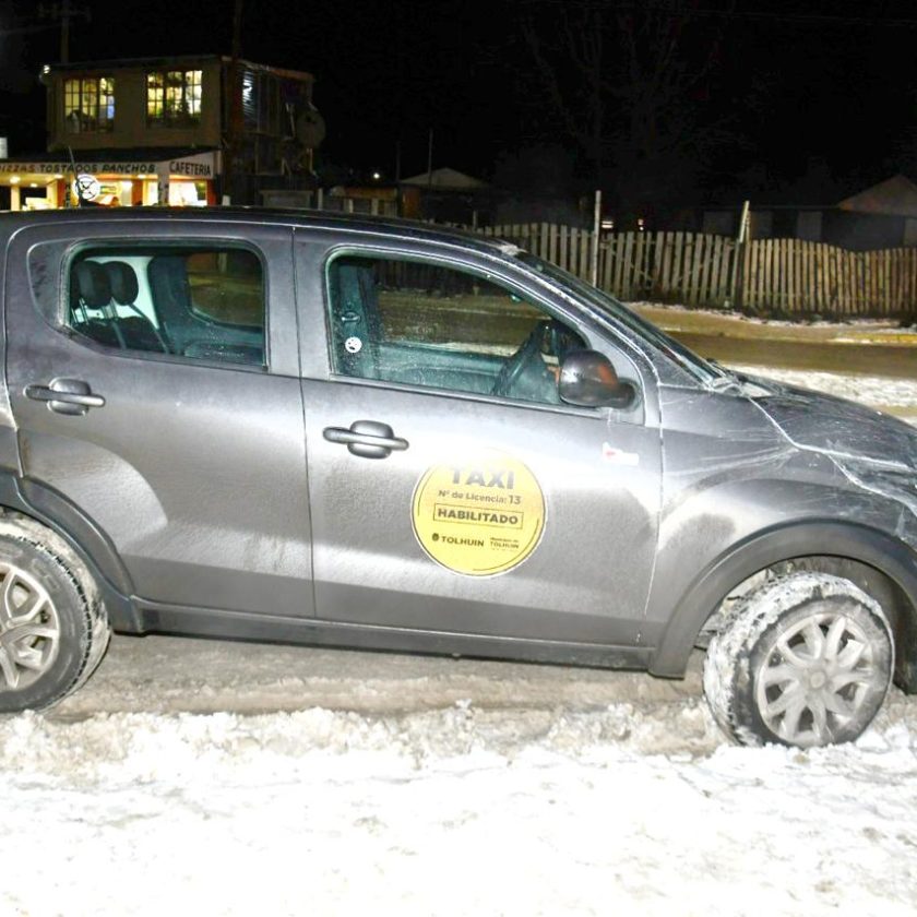 Derivan de Tolhuin a Río Grande a una mujer embestida por un taxi