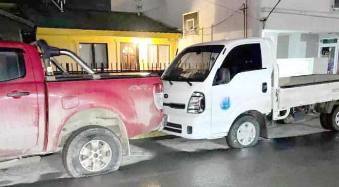 Un sujeto tajeó las ruedas de más de 60 vehículos estacionados