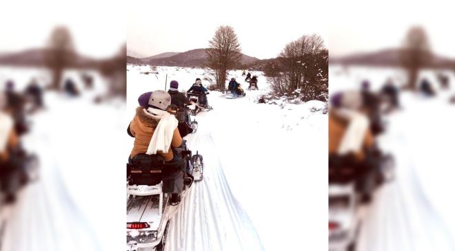 Turista en snowcat se estrelló contra un árbol