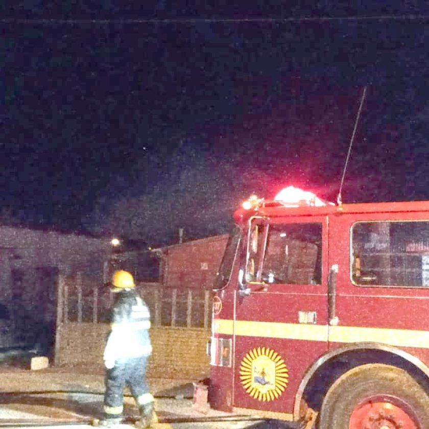 En una pantalla de gas comenzó incendio que causó pérdidas totales