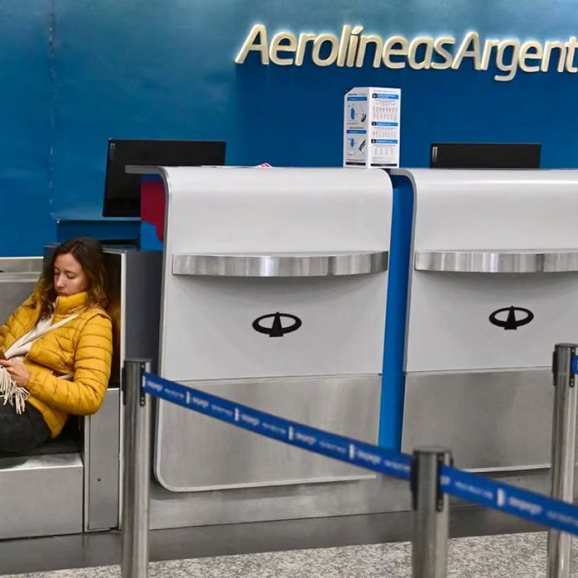 Los sindicatos aeronáuticos decidirán este jueves nuevas medidas de fuerza en Aerolíneas