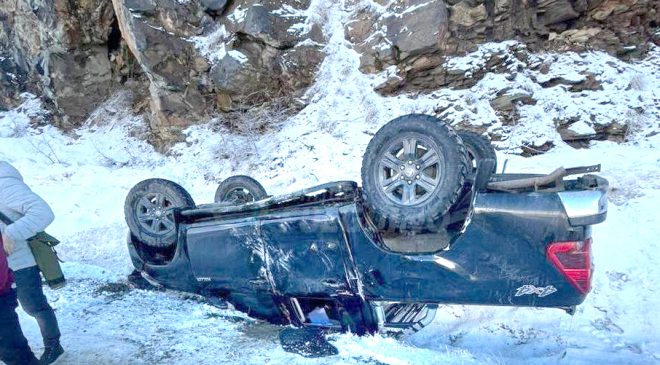 Una moto y dos vehículos se despistaron sobre la calzada helada