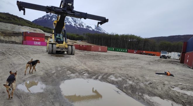 Fragmentos plásticos industriales contaminan tierra y cursos de agua en Ushuaia