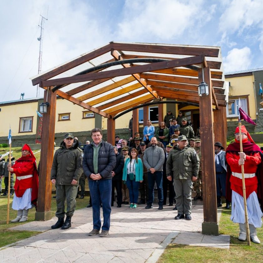 Melella acompañó el 11° aniversario de la Agrupación XIX Tierra Del Fuego de Gendarmería