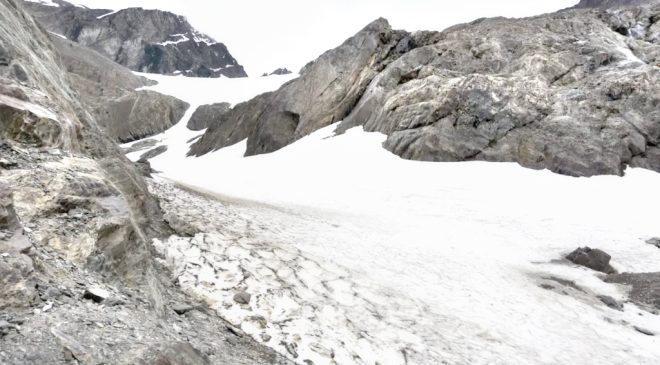 Un británico interesado en vender agua y hielo del glaciar