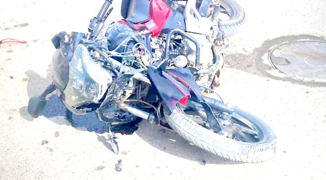 Motociclista resulta herido en un choque