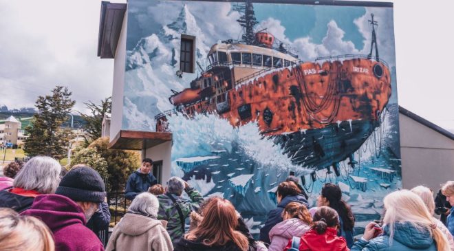 Vecinos y turistas se sumaron a las visitas guiadas al “Circuito de Murales de Malvinas”