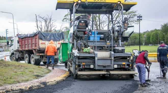 La Municipalidad de Ushuaia completó la repavimentación de la rotonda del Puente de la Mujer