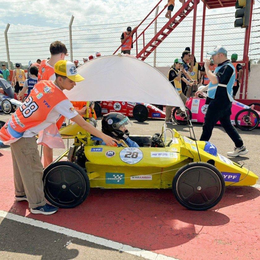 Alumnos fueguinos participaron del “Gran Premio Río Uruguay Seguros 2024” del Desafío Eco YPF