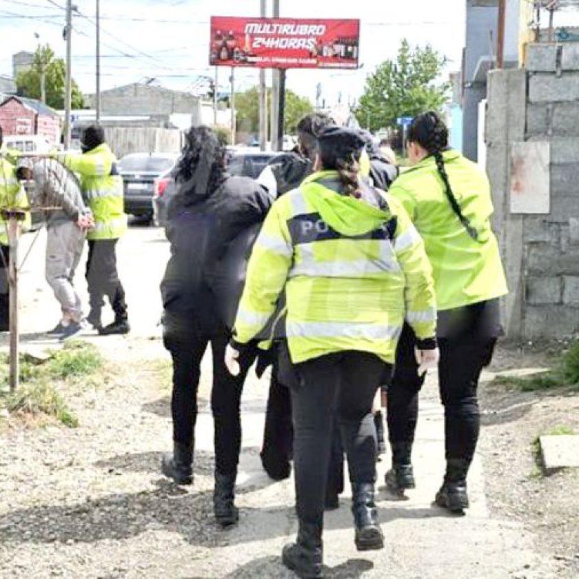 Quejas por música alta derivan en 11 detenciones