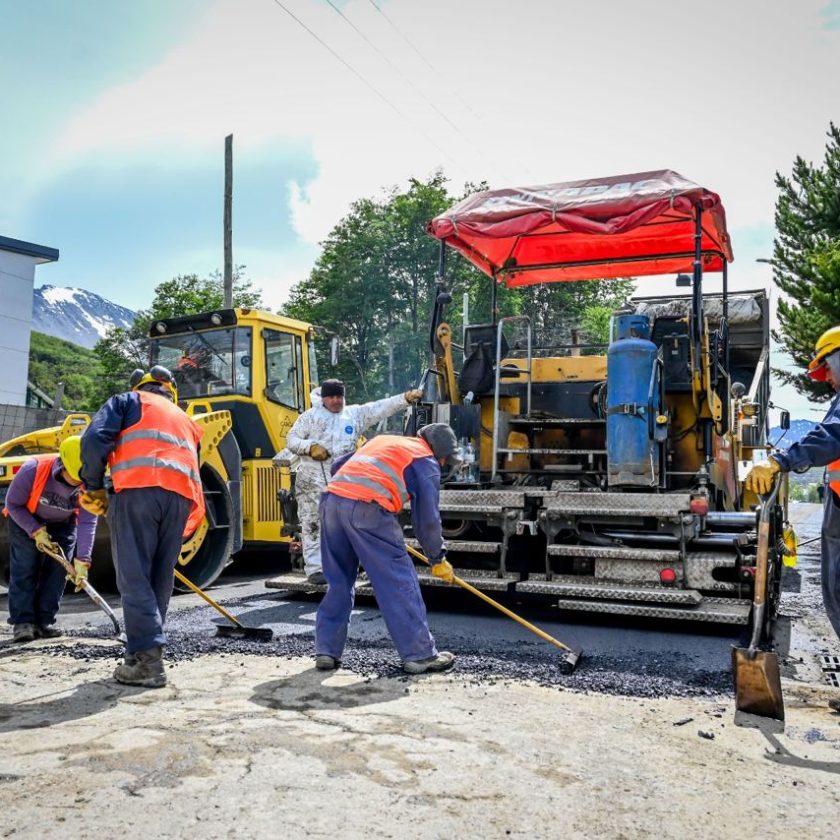 Mejoramiento vial: se volcaron 240 toneladas de asfalto