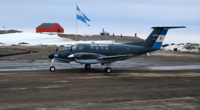 La Armada Argentina retoma operaciones aéreas en la Base Petrel