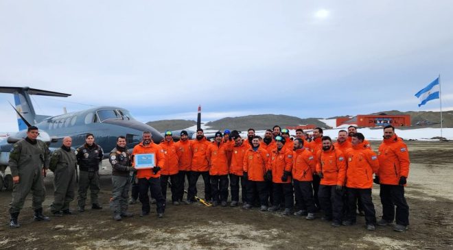 La Armada Argentina retoma operaciones aéreas en la Base Petrel