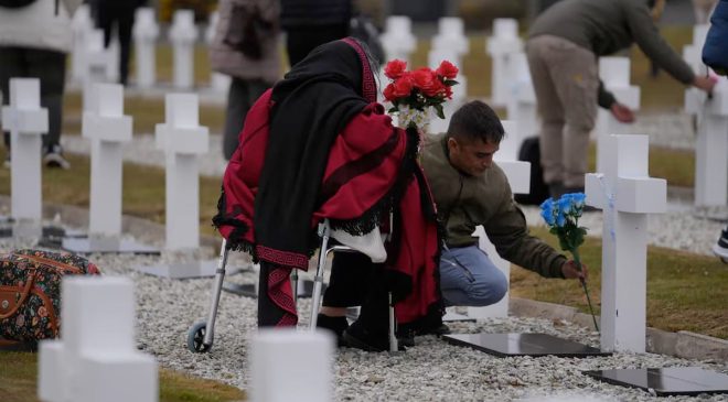 Familiares de caídos en Malvinas visitaron el cementerio de Darwin después de cinco años