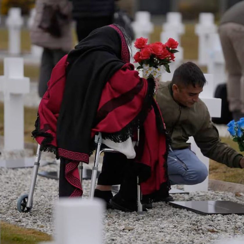 Familiares de caídos en Malvinas visitaron el cementerio de Darwin después de cinco años