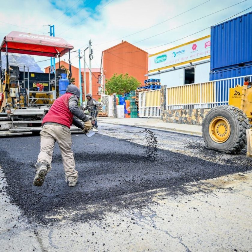 Bacheo y repavimentación en el barrio Mirador de los Andes