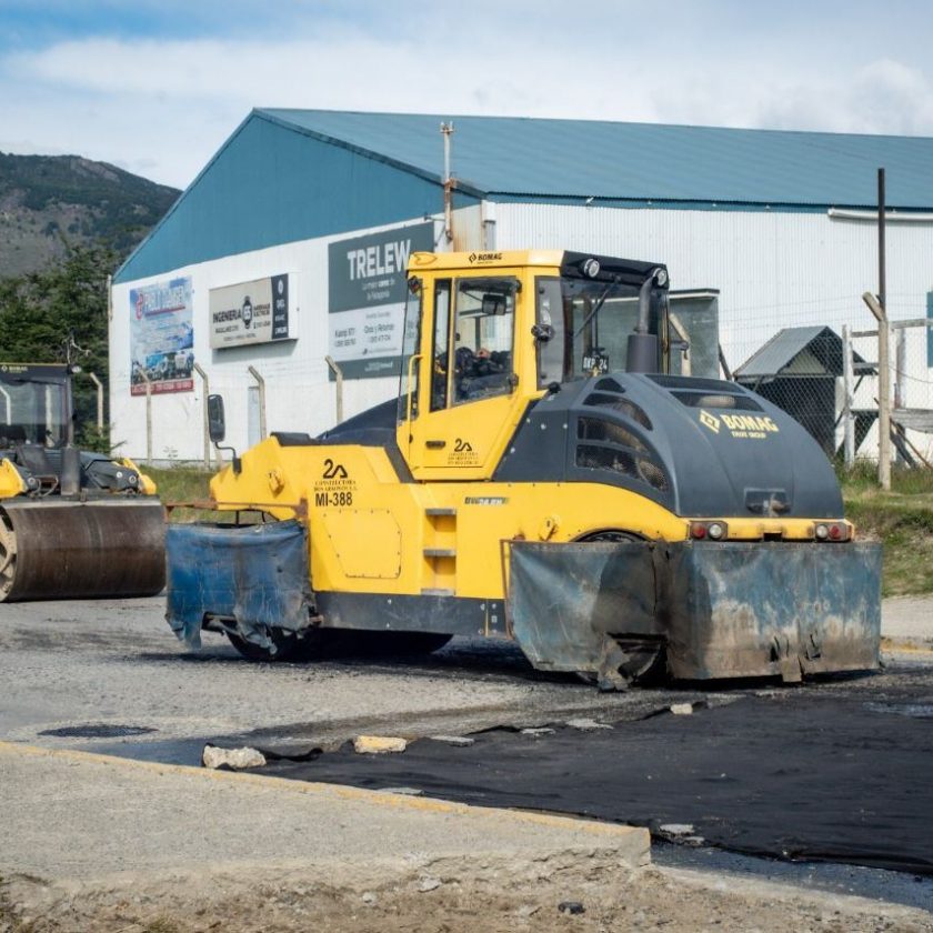 Repavimentaron el puente de calle De los Ñires y avanza la obra en la escalera de calle Belgrano