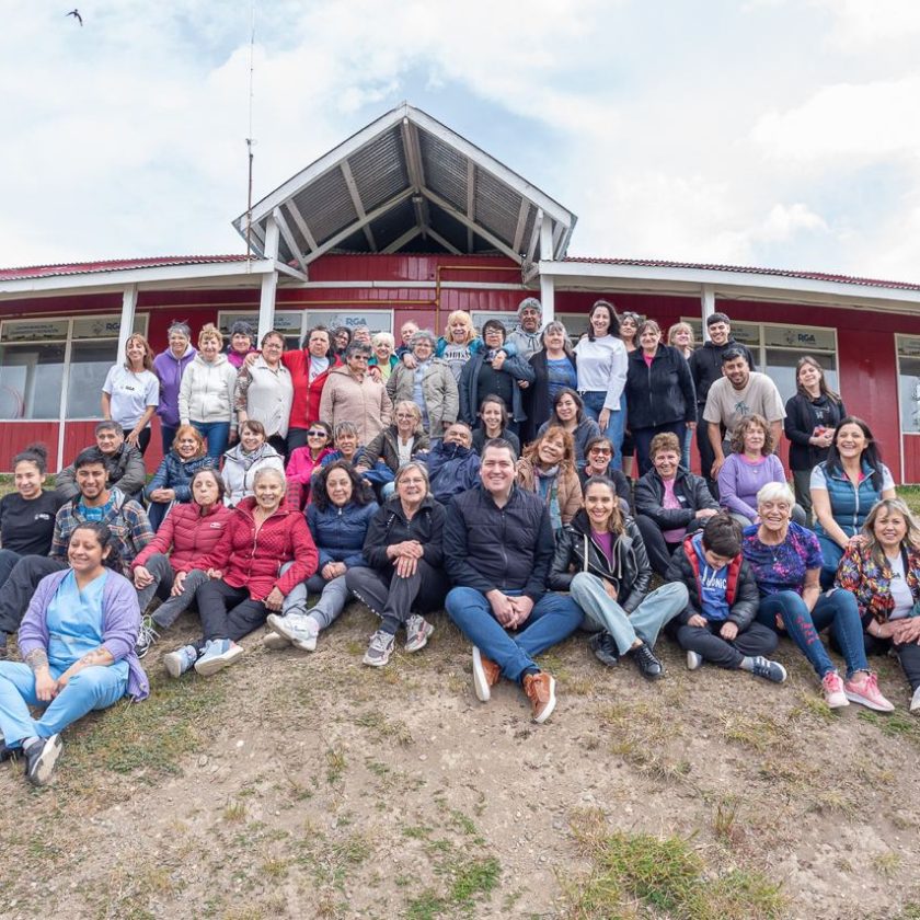 Adultos mayores compartieron un almuerzo con el intendente Pérez