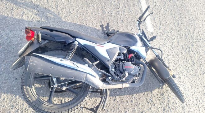 Motociclista muere tras chocar con una columna