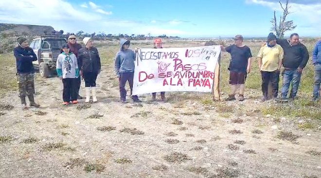 Pescadores denuncian que estancieros cercaron los accesos al mar