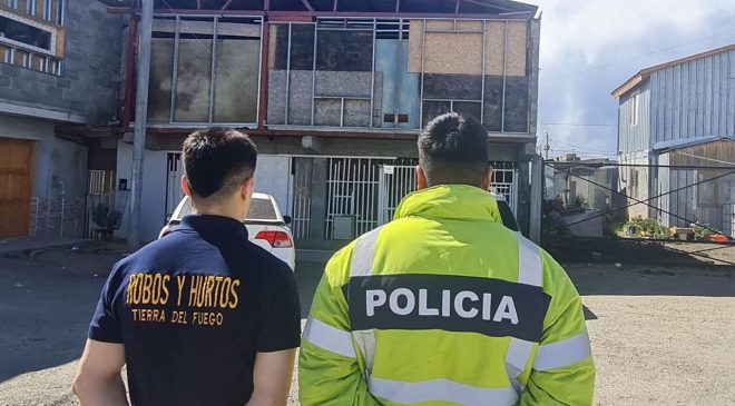 La Policía allanó una propiedad y recuperó dos perros robados