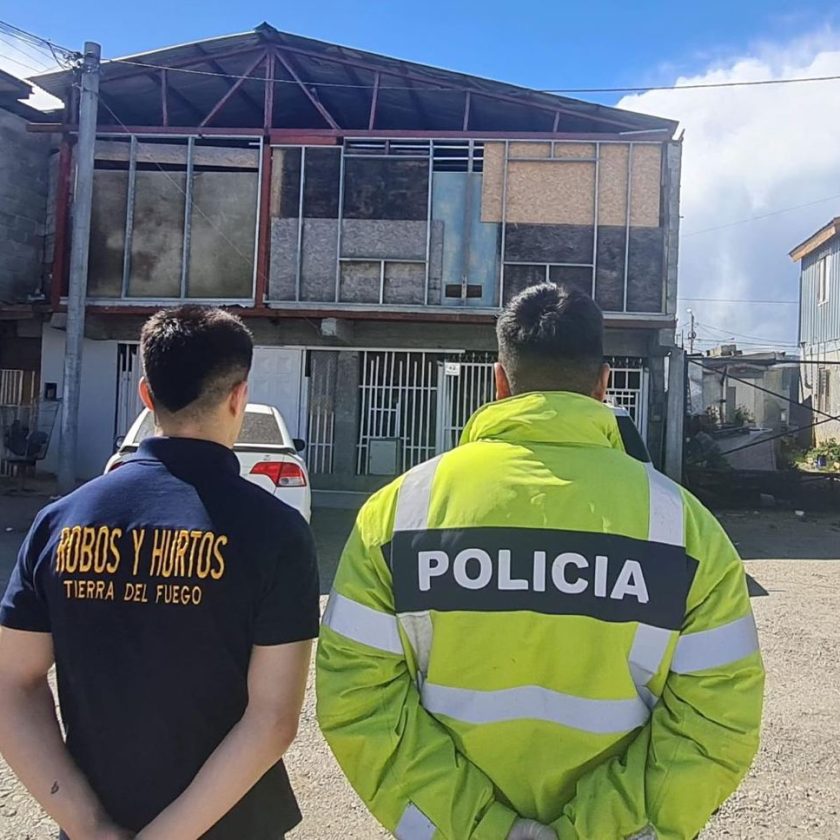 La Policía allanó una propiedad y recuperó dos perros robados