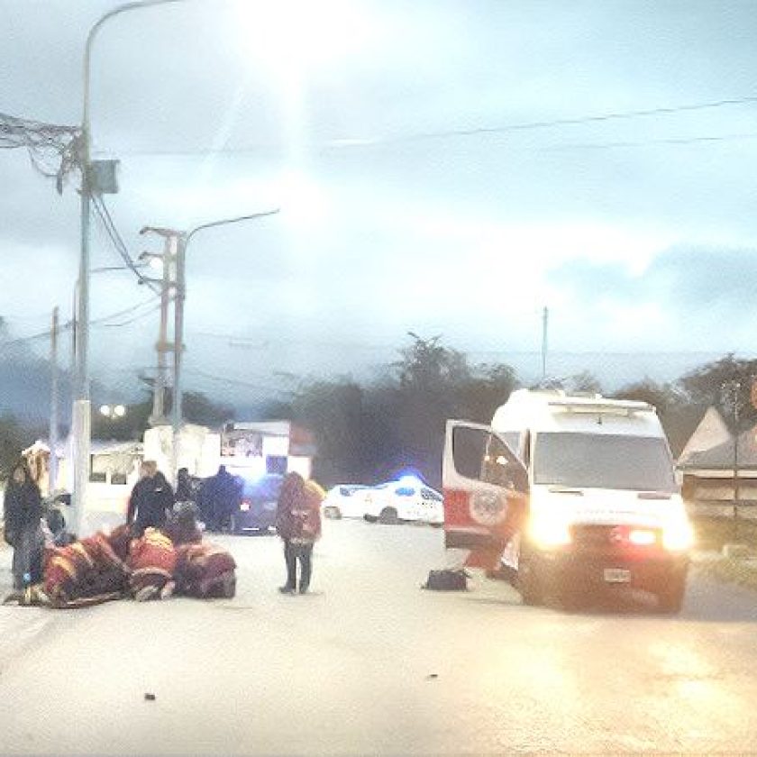 Motociclista resulta lesionado al ser chocado por un automóvil