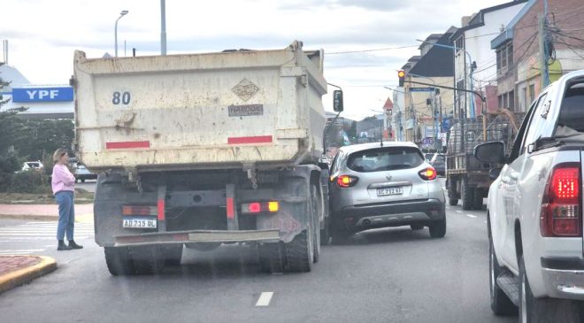 Un camión y una SUV chocaron de costado