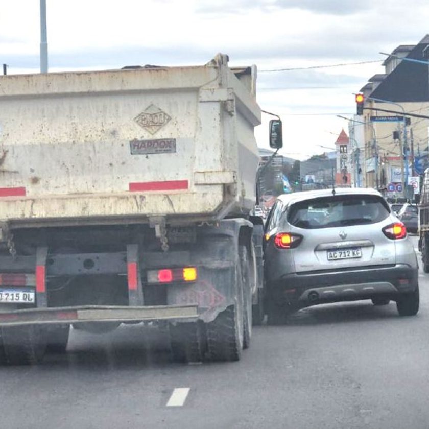 Un camión y una SUV chocaron de costado