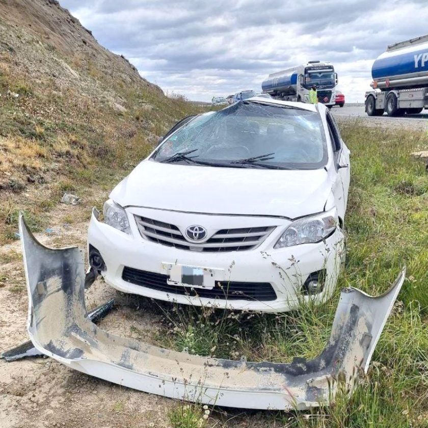 Vacaciones frustradas: familia de Ushuaia volcó en la Ruta 3