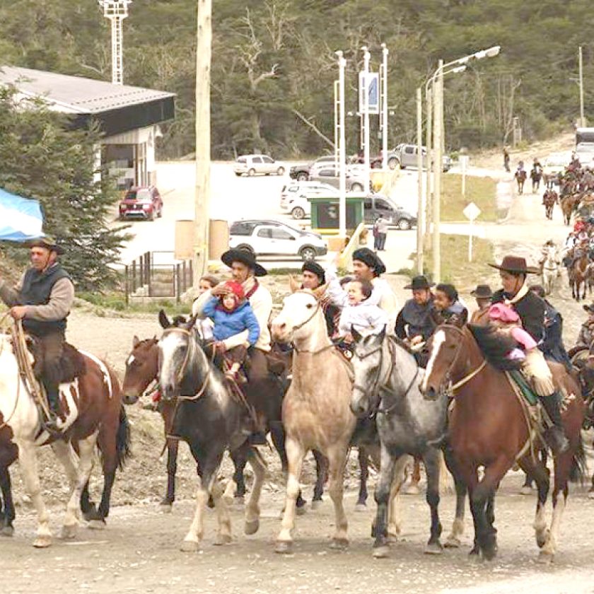 Tolhuin festeja el Día del Gaucho Fueguino con una cabalgata y juegos camperos