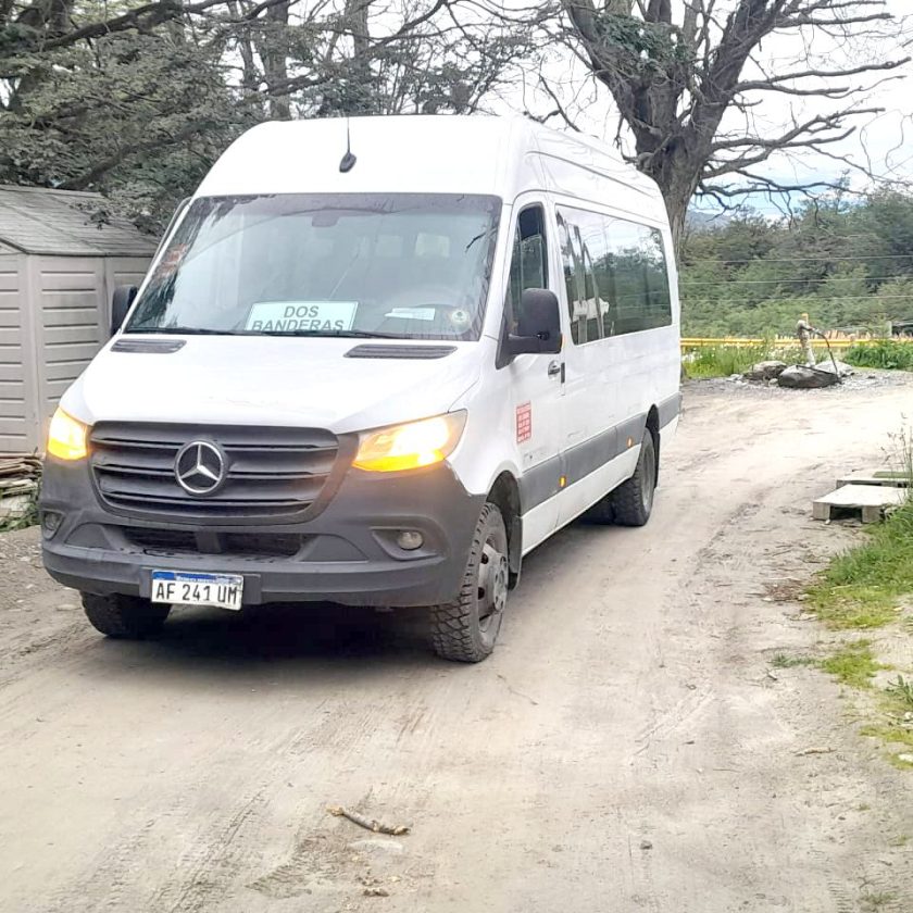 Comenzó el servicio de transporte público de pasajeros en el barrio Dos Banderas