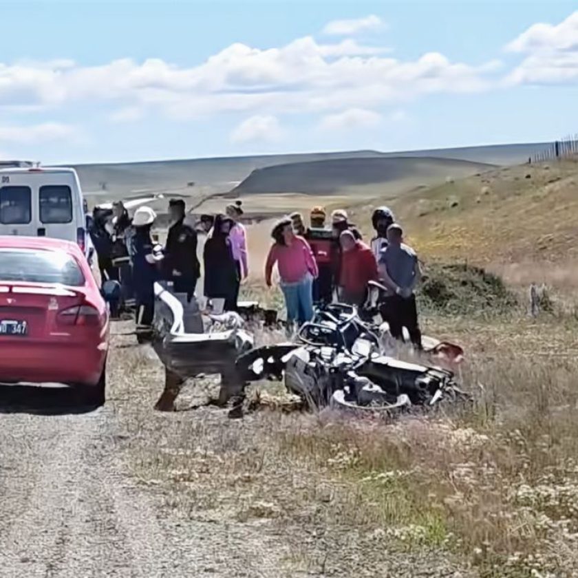 Iban en una moto y chocaron fatalmente contra un guardrail