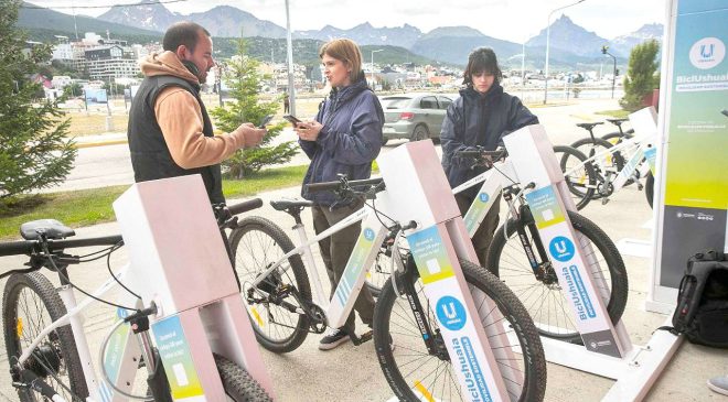 Ya funcionan las tres primeras estaciones de bicicletas eléctricas en Ushuaia