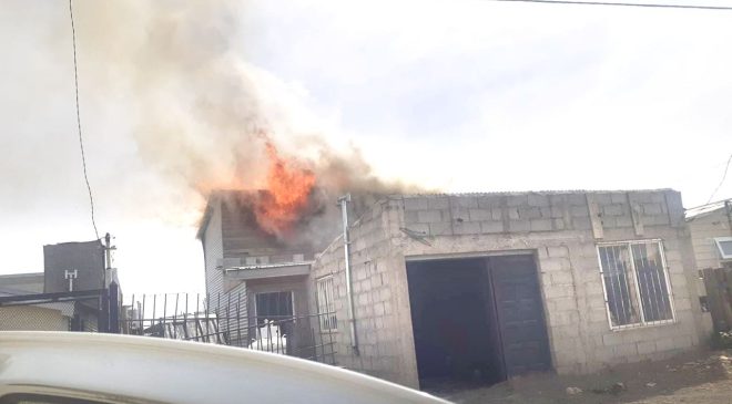 Cables recalentados provocan incendio en una casa