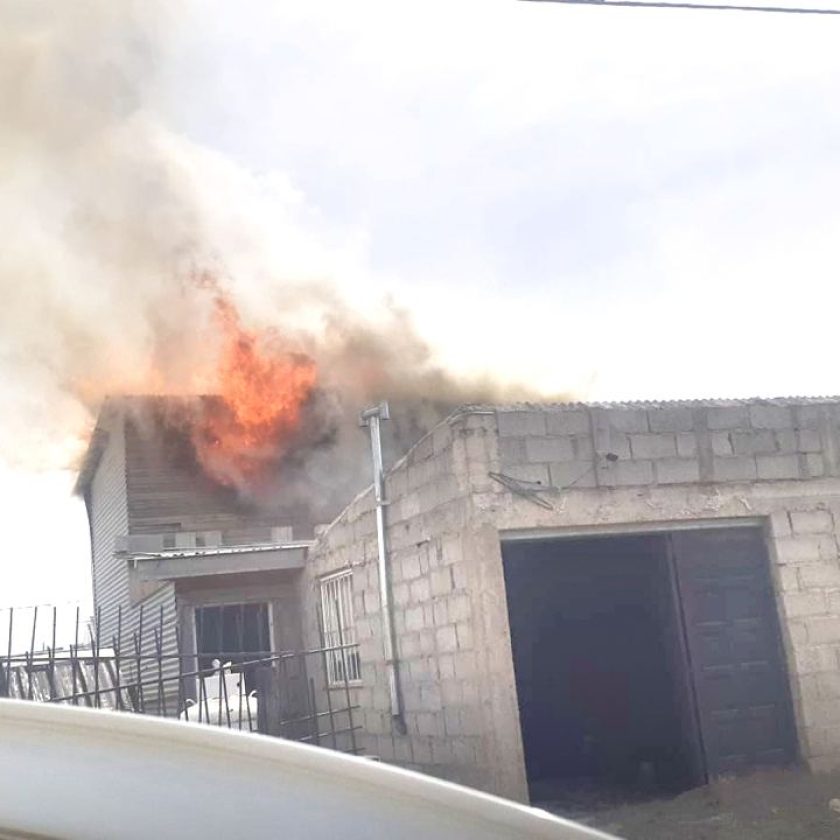 Cables recalentados provocan incendio en una casa