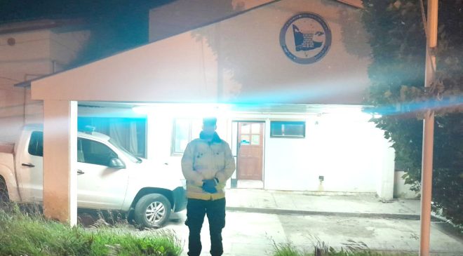 A punta de cuchillo un preso entró a una casa a robar