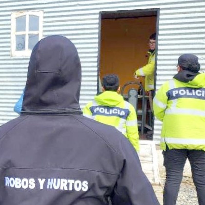 Policía recuperó celular sustraído en un bar