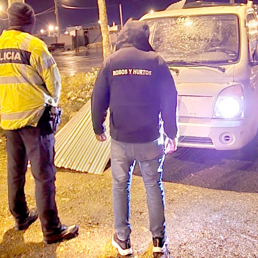 Sorprendidos robando materiales de construcción de una plaza