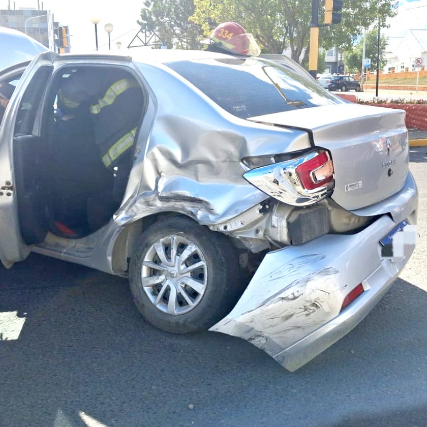 Joven conductora resulta herida